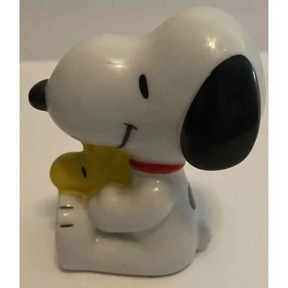 Vintage 1958-65-66-72 Peanuts Snoopy Holding Woodstock Ceramic Figurine 3.25 In - Picture 3 of 10